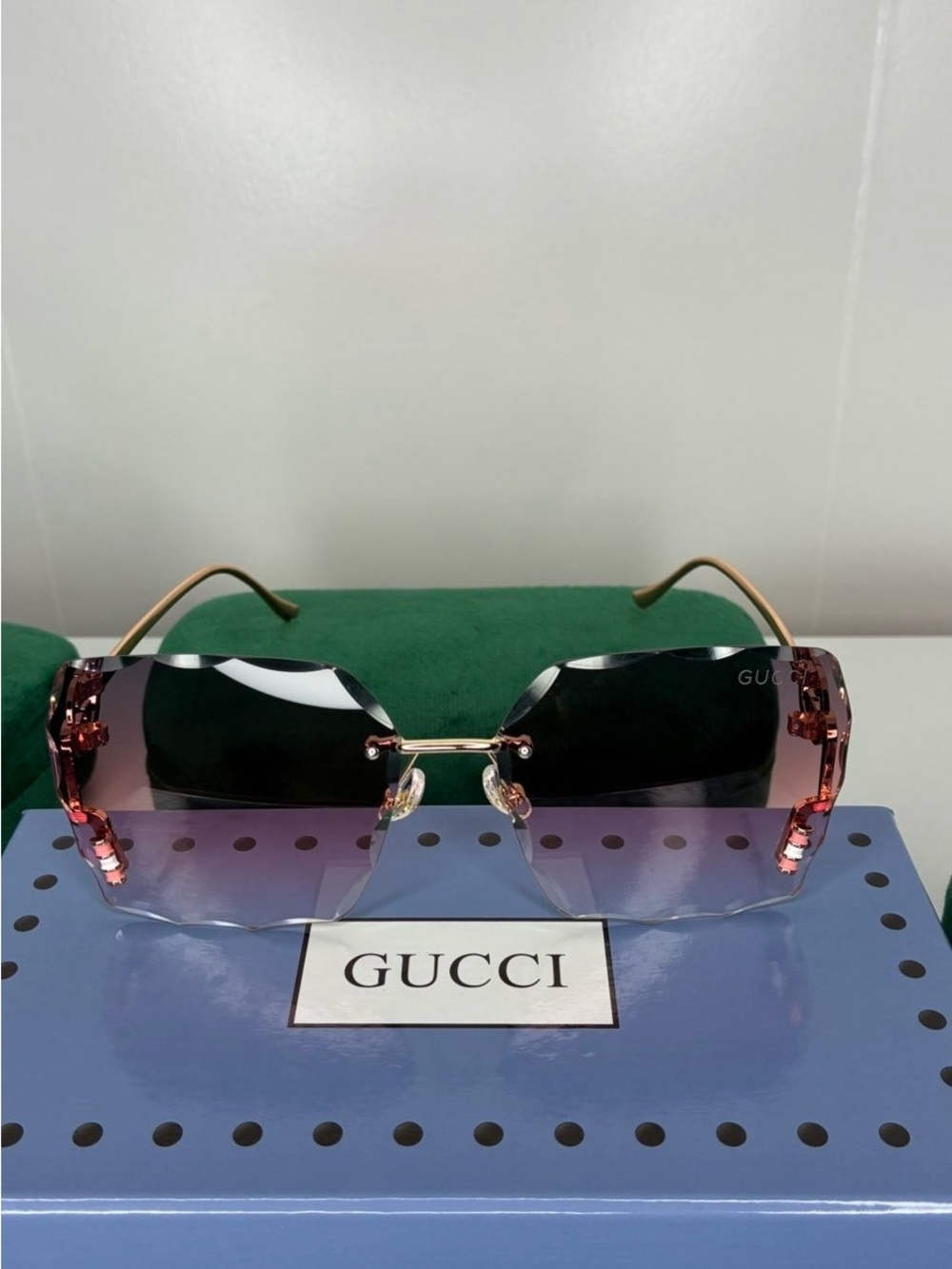 Gucci Women's Pink Gradient Rimless Sunglasses with Gold Temples